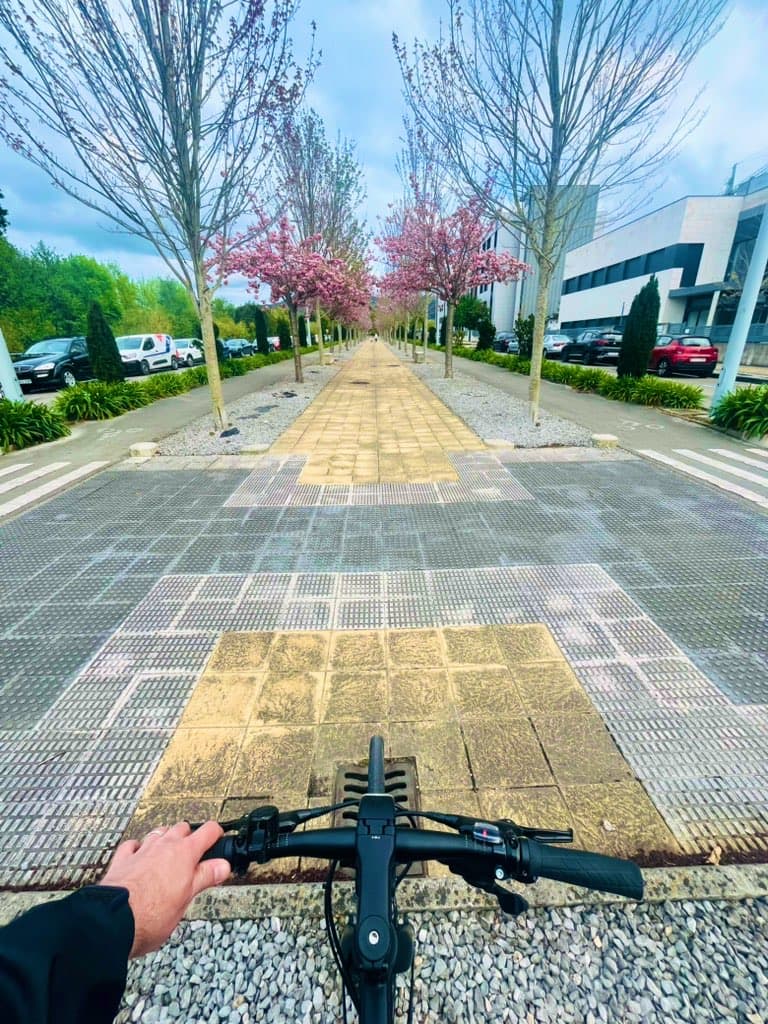 Mi bicicleta al lado del río Saja