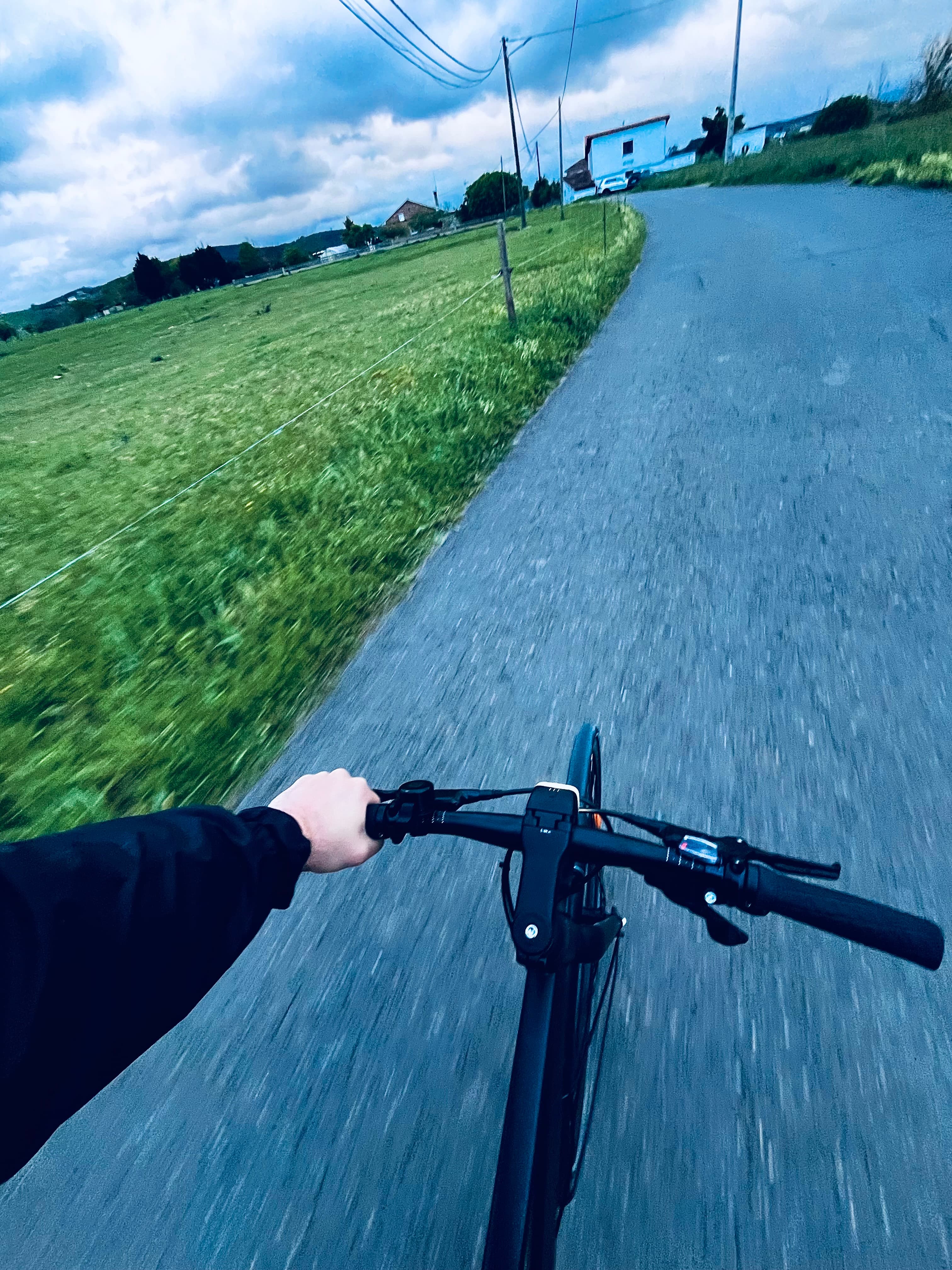 Mi bicicleta en una carretera autonómica.