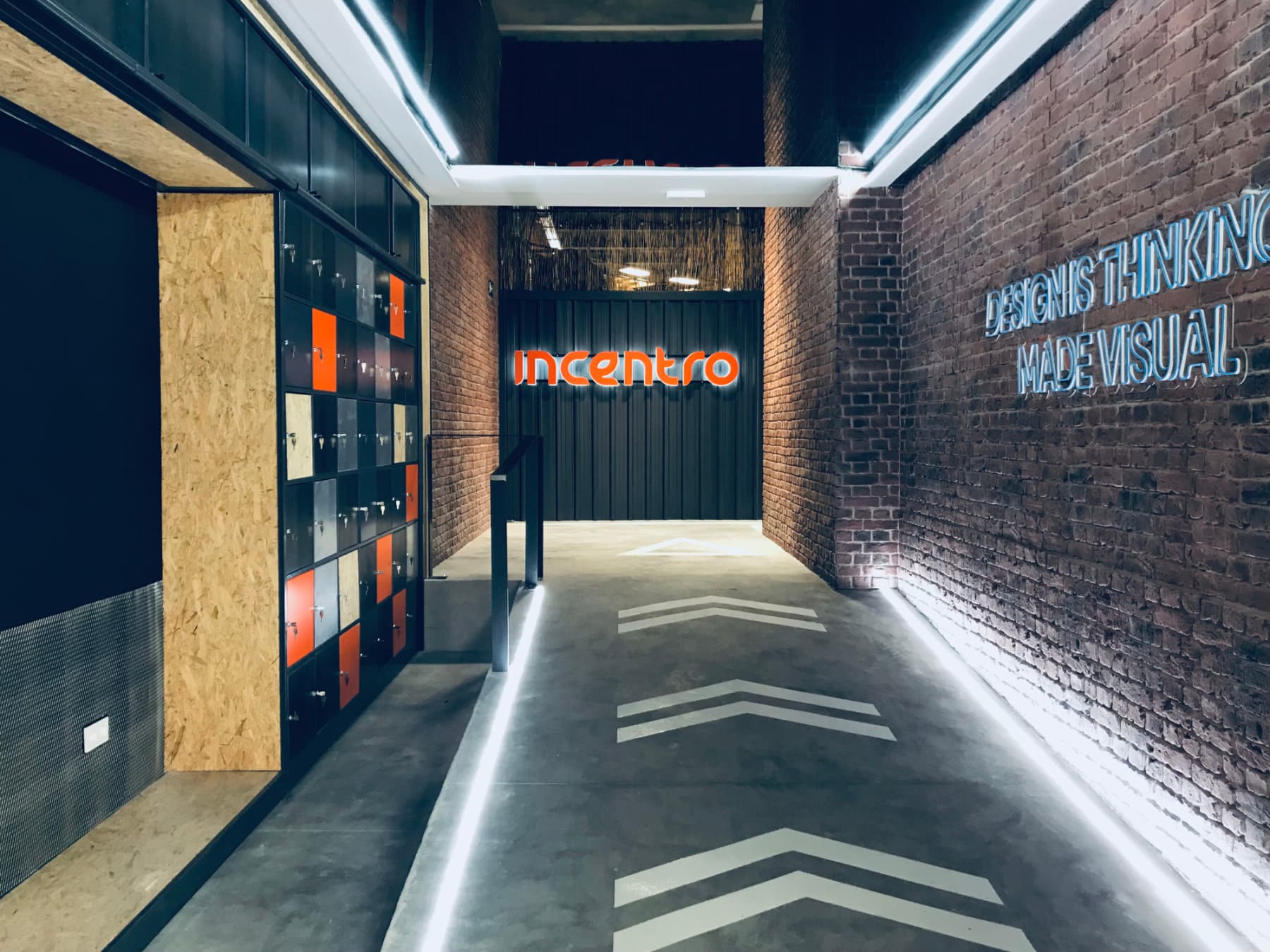 Entrada de nuestra nueva oficina en Incentro