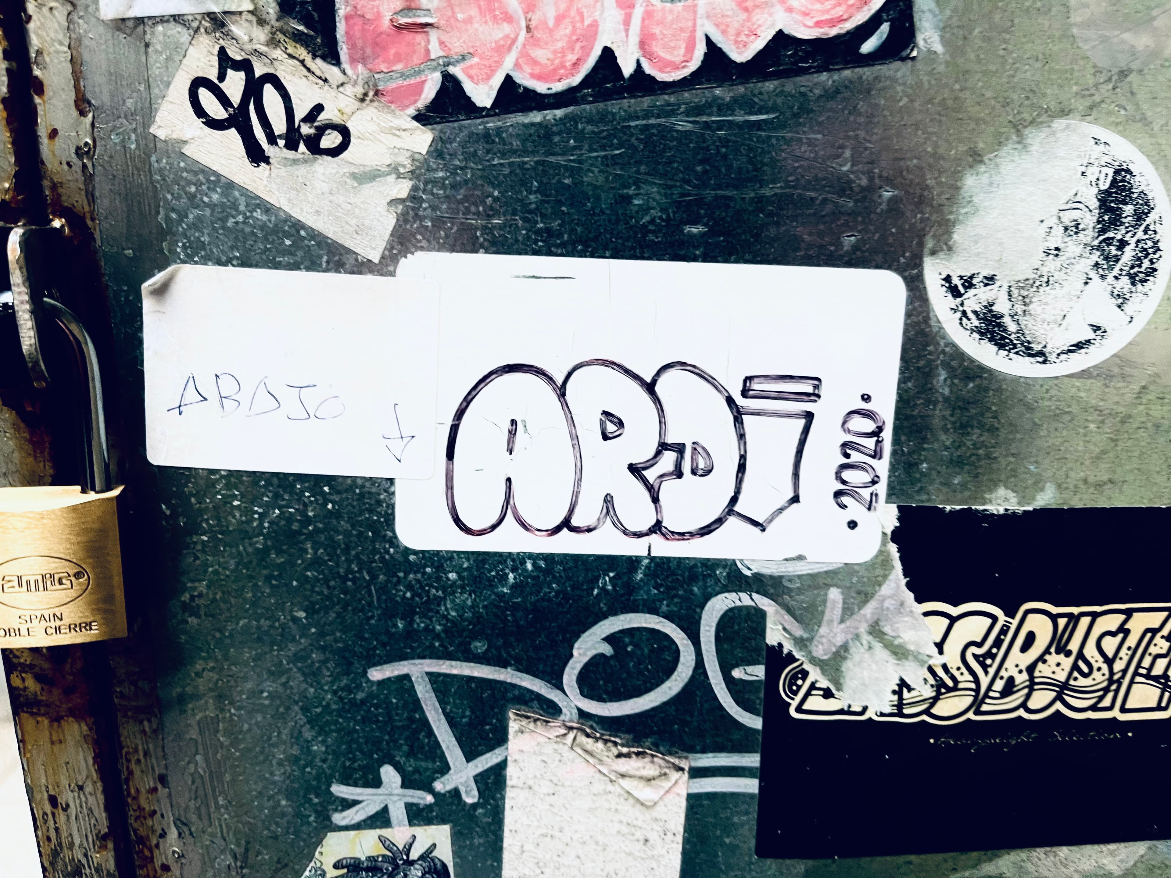 Una pegatina de ARDI