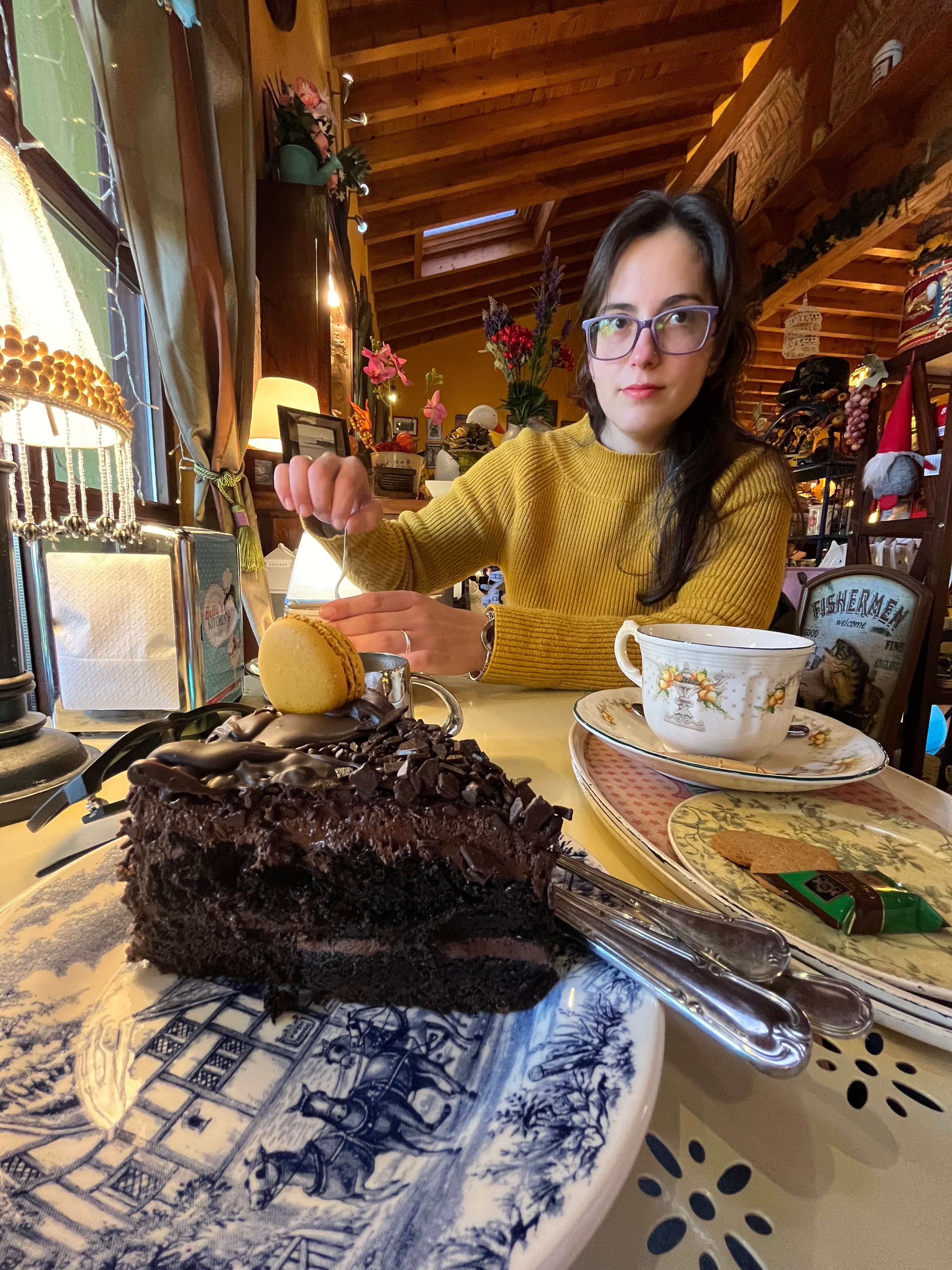 Sara y un pastel