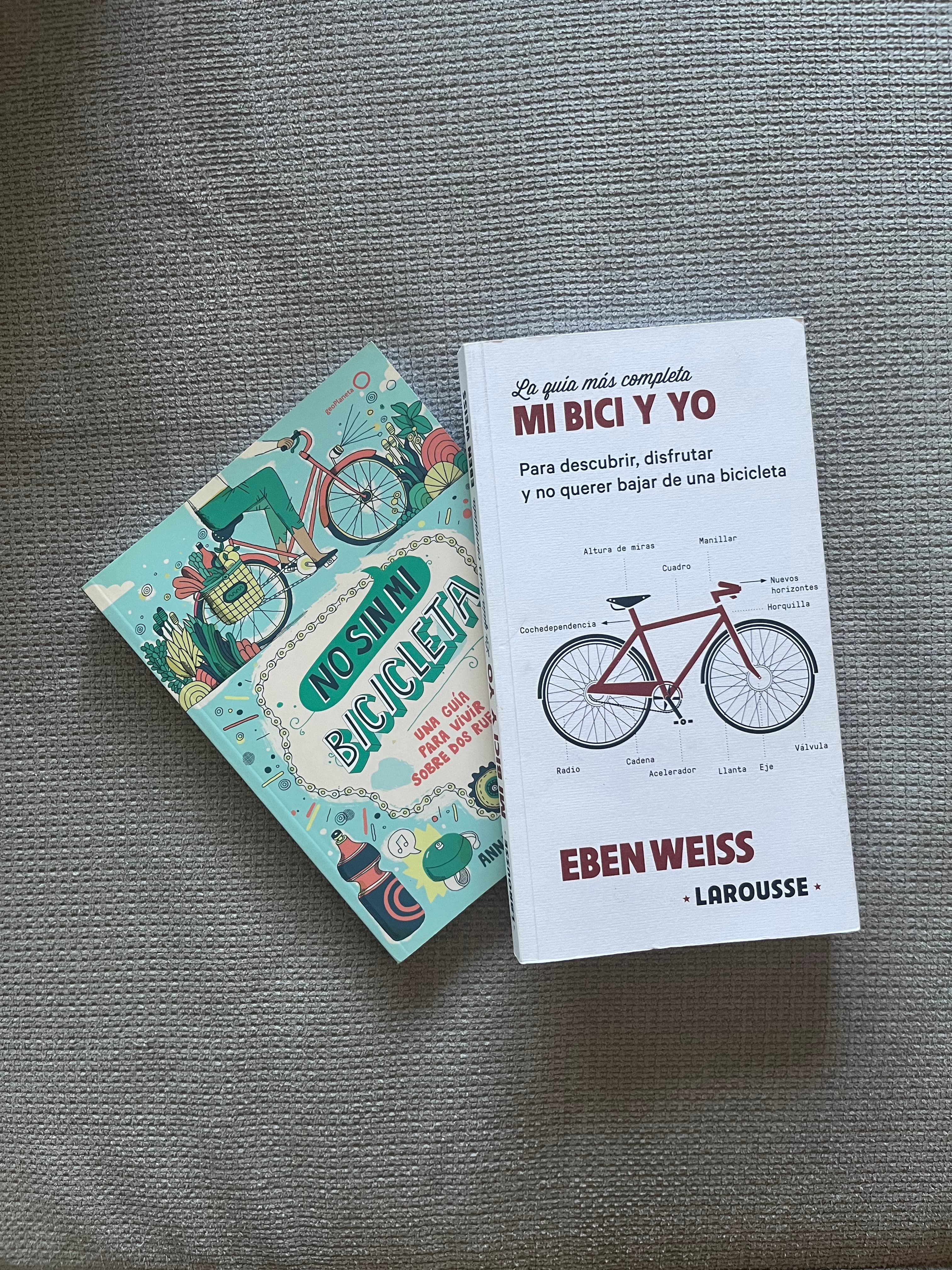 Dos libros sobre bicicletas