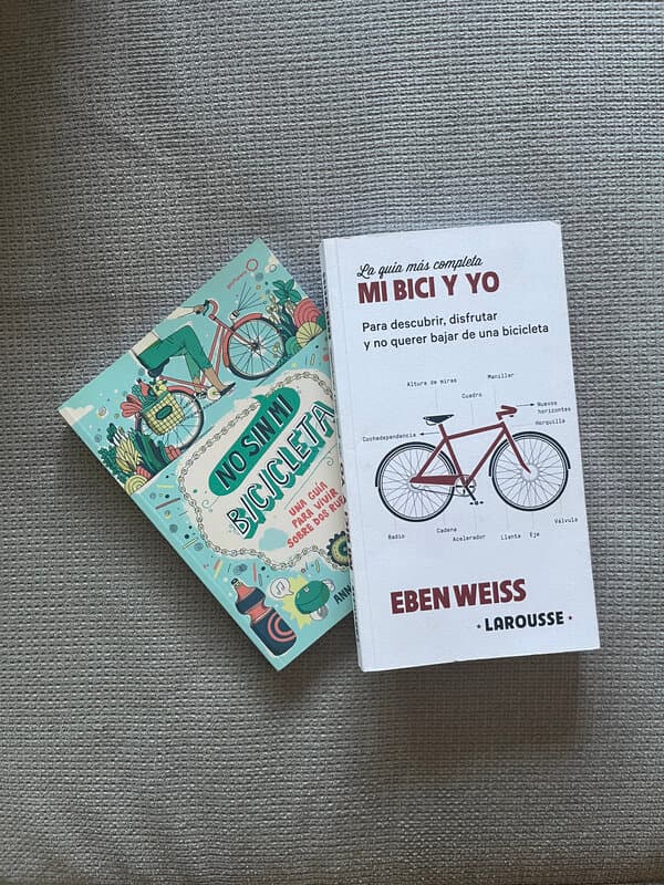 Dos libros sobre bicicletas