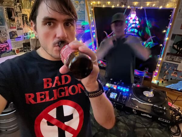 Autorretrato. En él se ve a un DJ UVE difuminado por el poder del Funk