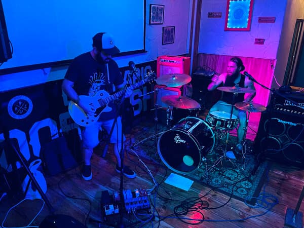 Bifäz, en el Bar Dobra